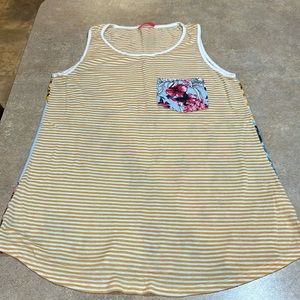 Women’s pulse tank top size medium